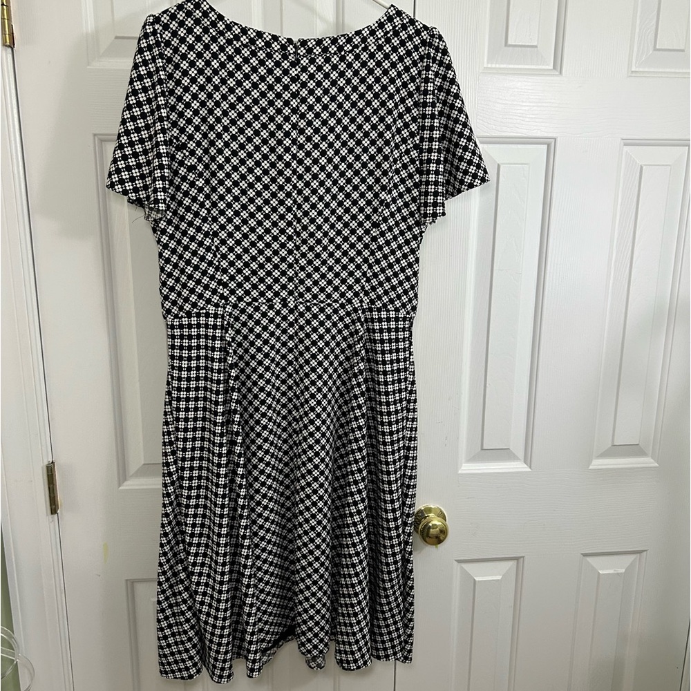 NWOT Talbots Black & White Checkered Flutter Sleeve Fit & Flare Dress Size 14 - Picture 5 of 16